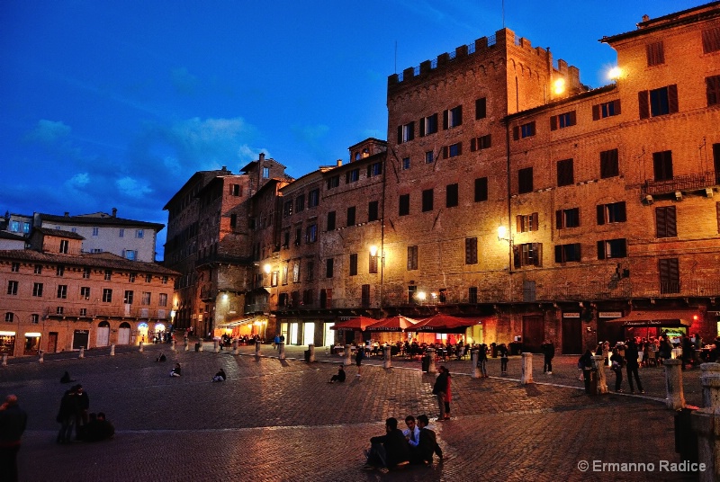 Piazza del Campo by night