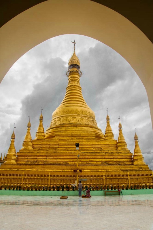 Mya Tha Loon Pagoda
