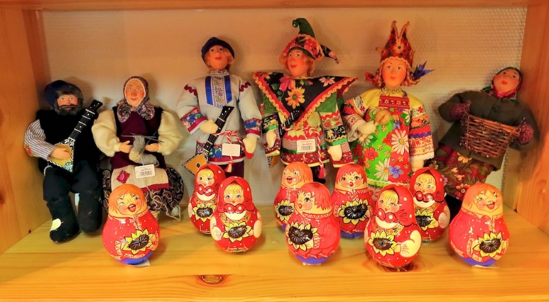 Matryoshka dolls and other dolls