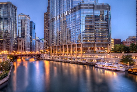 Along the Chicago River 
