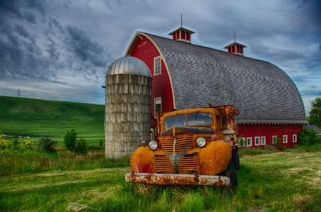 Palouse country barn and truck