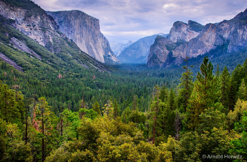 Yosemite Valley - Tunnel View II - ID: 14572848 © Arnie Horwitz