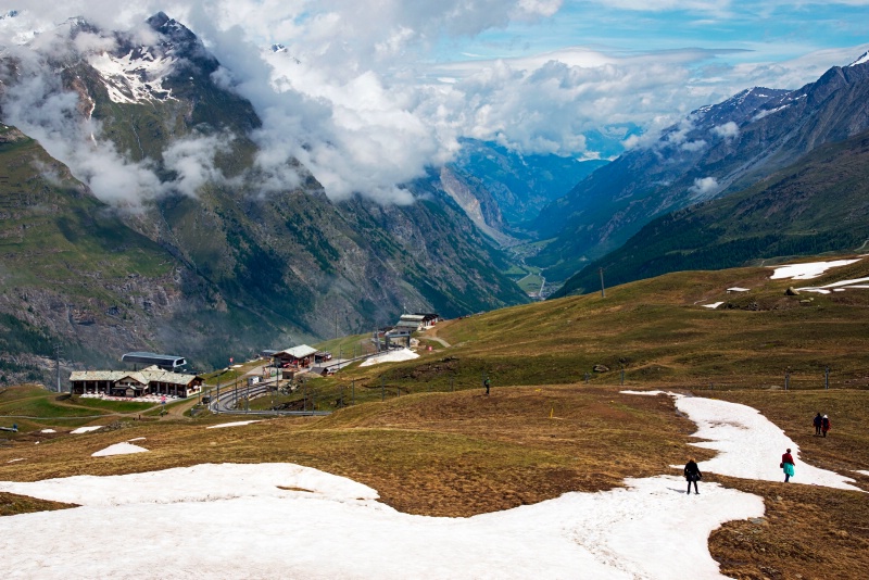 Trekking down to Zermatt