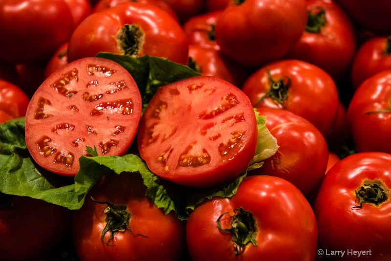 Fresh Tomatoes at Pike Place Market - ID: 14627235 © Larry Heyert