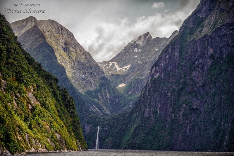 Cruising Milford Sound 