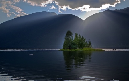 Light down on Ross lake 