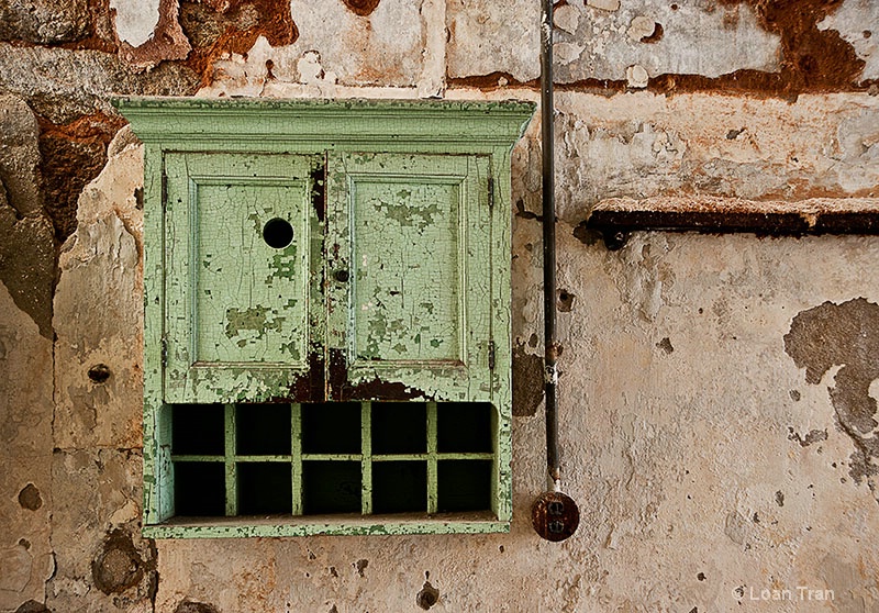 Green Cabinet - ID: 14668494 © Loan Tran