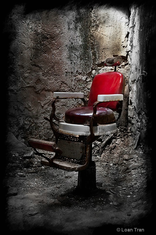 Red Barber Chair - ID: 14668496 © Loan Tran