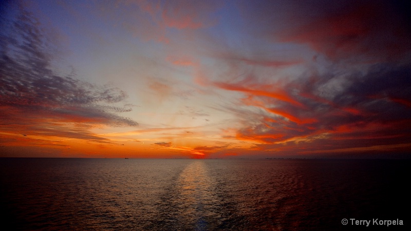 Sunset leaving Miami on a cruise - ID: 14686590 © Terry Korpela