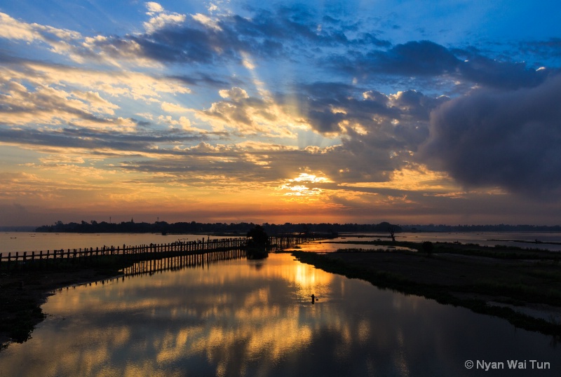 Sunrise Rays and Reflection Of U Pain