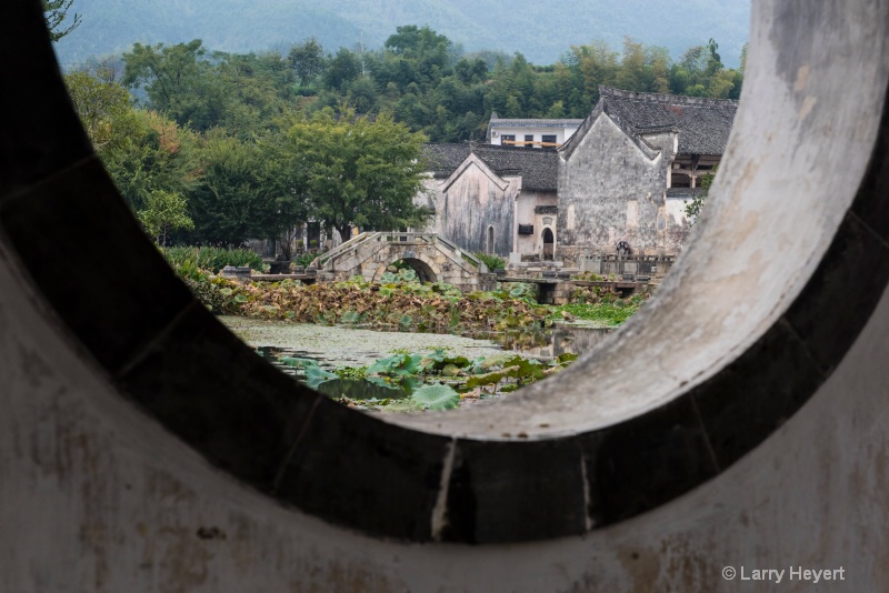 Village Life in China - ID: 14753895 © Larry Heyert