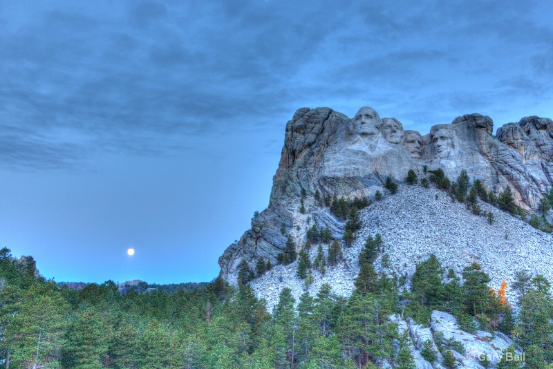 Mout Rushmore with Full Moon