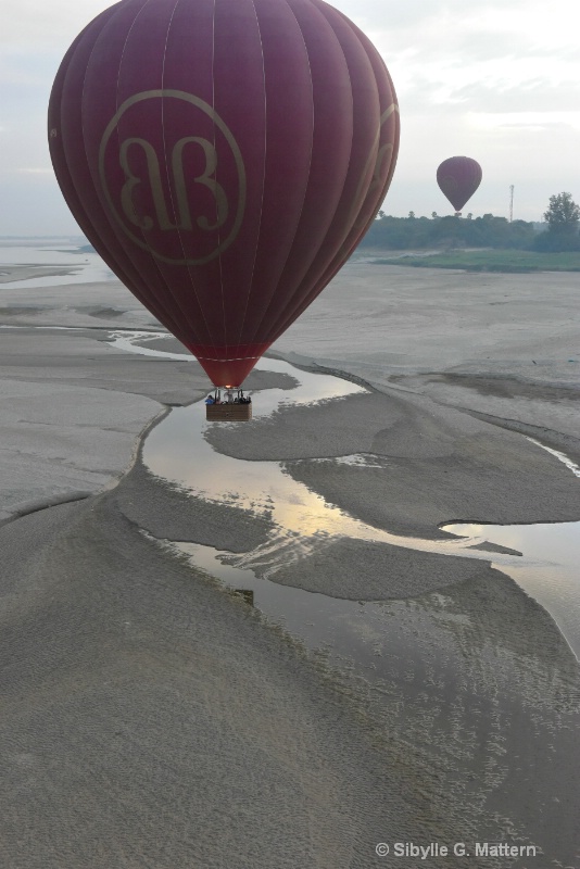 balloon over sand bank - ID: 14816660 © Sibylle G. Mattern