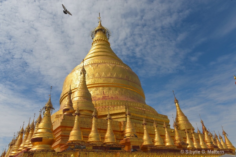 The Shwezigon Pagoda, Bagan - ID: 14816667 © Sibylle G. Mattern