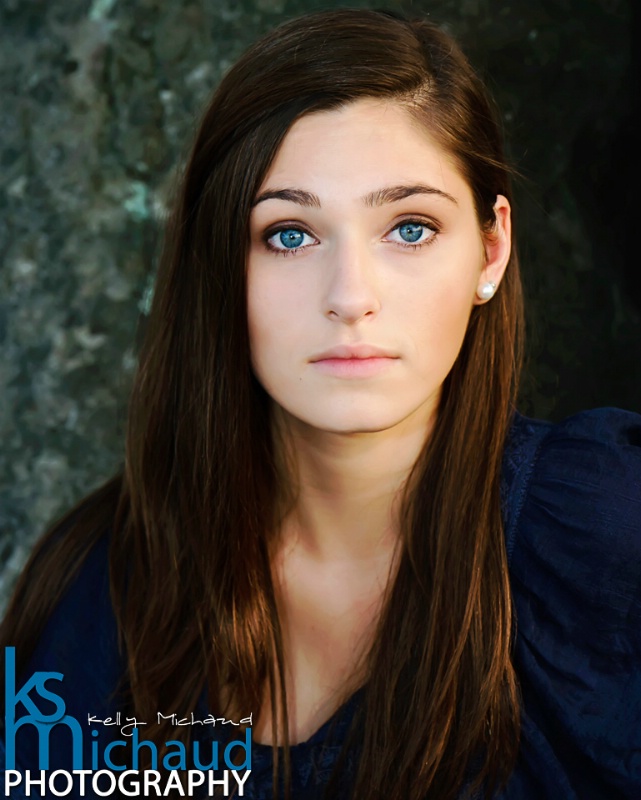 senior girl blue eyes