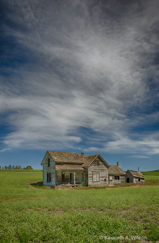 Old Farm in Bean Field - ID: 14834602 © Kenneth A. Wilson