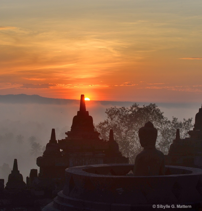 sunrise at Borobudur, Java - ID: 14836368 © Sibylle G. Mattern