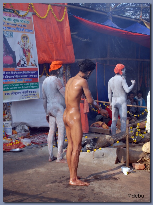 Naga sadhu applying holy ash afte taking bath