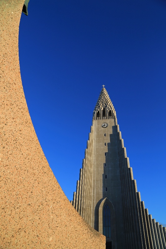 Curves vs Blue Sky