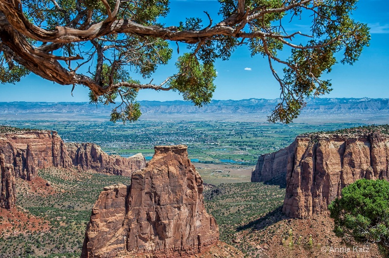 vista from co nat monument - ID: 14898746 © Annie Katz