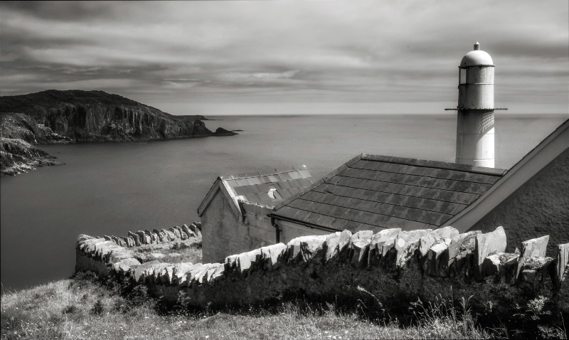 Lighthouse on Inis Earcáin