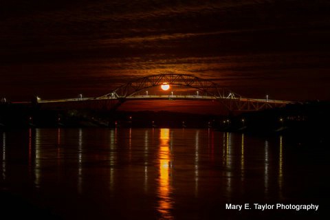 moon over sagamore bridge - ID: 14927202 © Mary E. Taylor