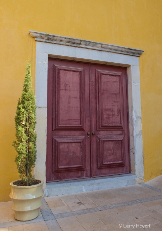 Beautiful Old Door in Portugal - ID: 14927471 © Larry Heyert