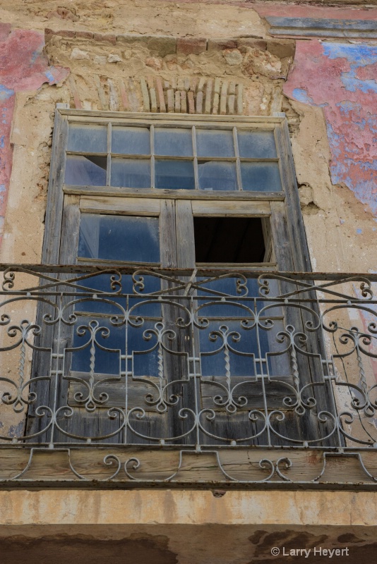 Old Balcony in Portugal - ID: 14927485 © Larry Heyert