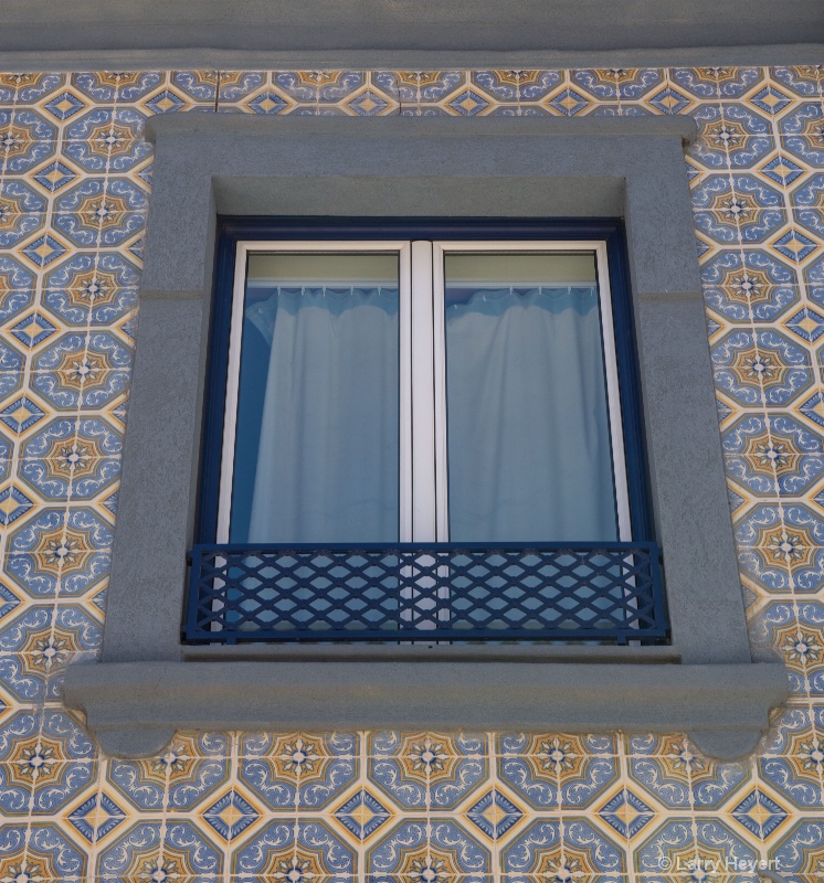 Window and Tiles in Portugal - ID: 14927487 © Larry Heyert