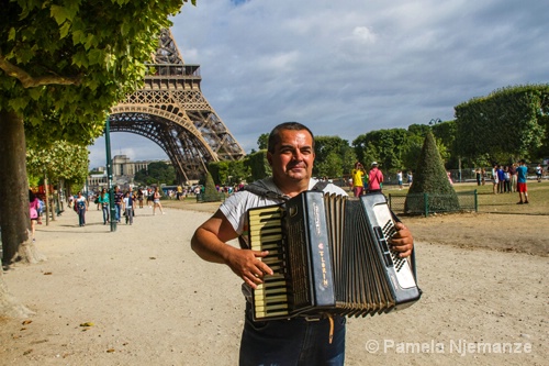 Eiffel Tower Musician