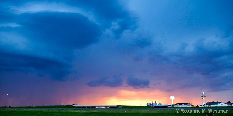 June storms - ID: 14950075 © Roxanne M. Westman