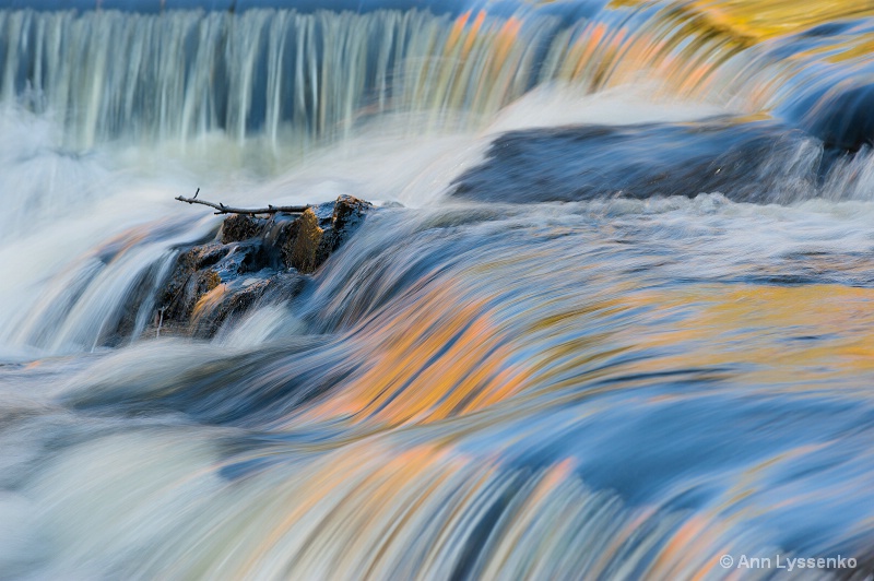 Bond Falls Blur