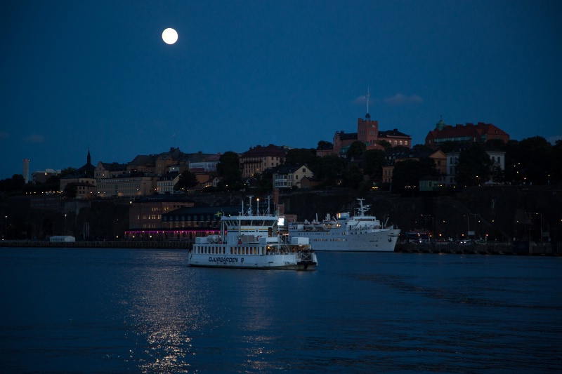 Supernight & Supermoon - ID: 14984065 © Ilir Dugolli