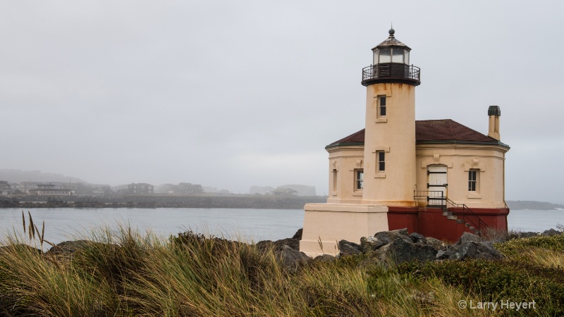 Coquille Lighthouse- Early Morning - ID: 14984093 © Larry Heyert