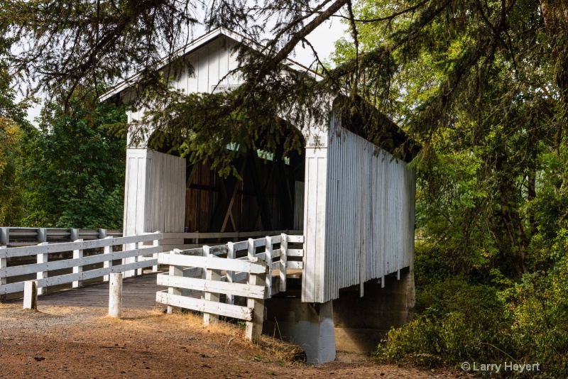 Covered Bridge in Cottage Grove, Oregon - ID: 14985458 © Larry Heyert