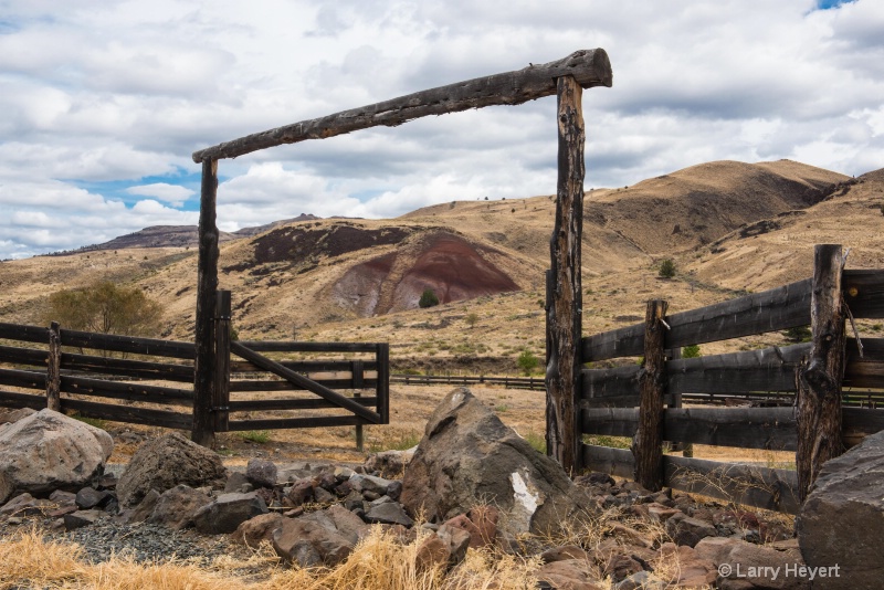 The Painted Hills of Oregon - ID: 14994531 © Larry Heyert