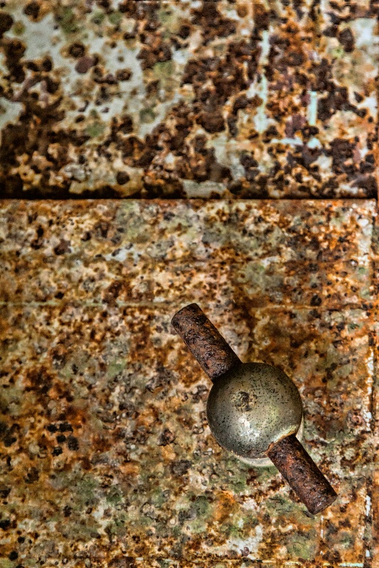 Rusted knob