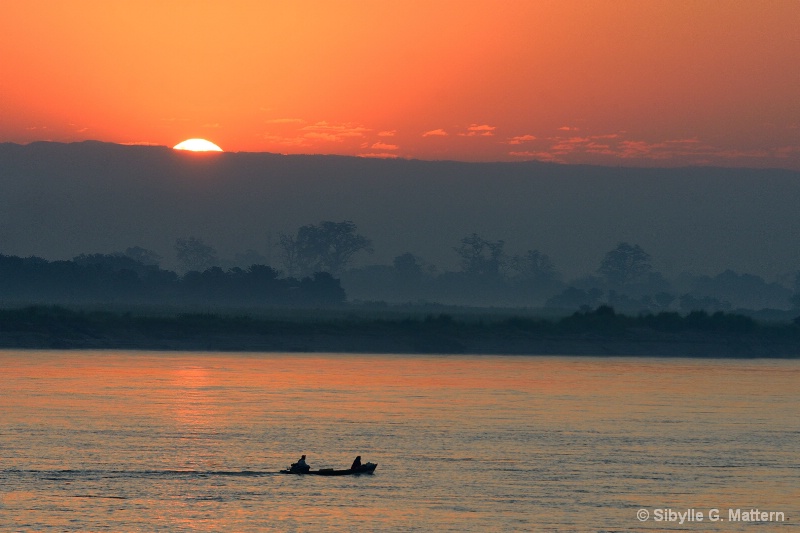 Sunrise on the Mandalay River, Burma - ID: 15017929 © Sibylle G. Mattern