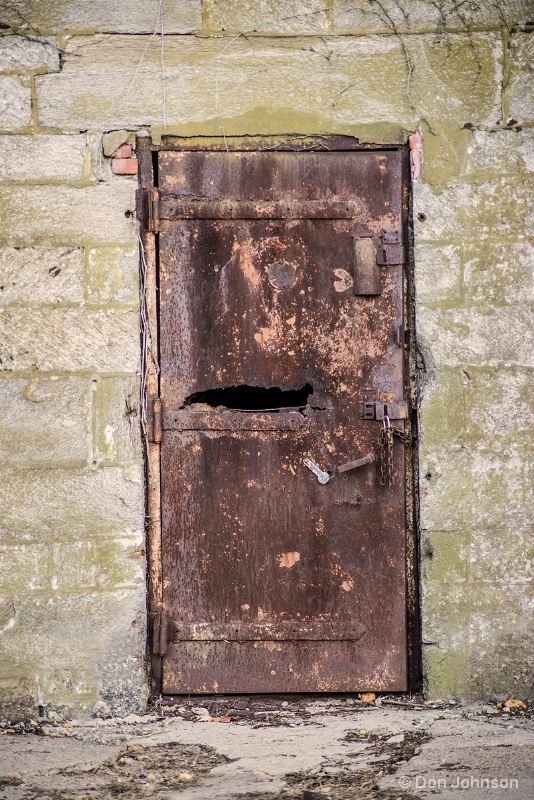 Rusted Door 11-17-15 J281