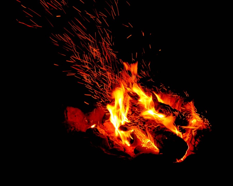 The camp fire - ID: 15075606 © Doug Newman
