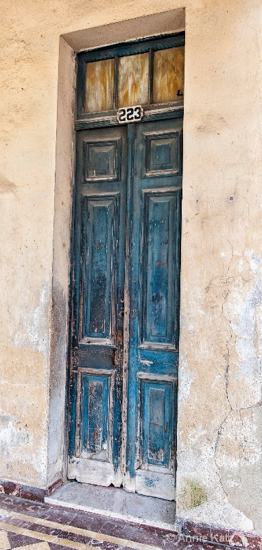 blue door - ID: 15076253 © Annie Katz
