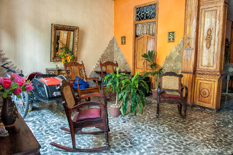 peek into a cuban living room - ID: 15076769 © Annie Katz