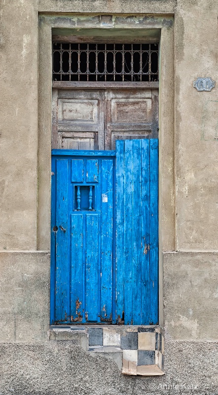 the blue door - ID: 15076787 © Annie Katz