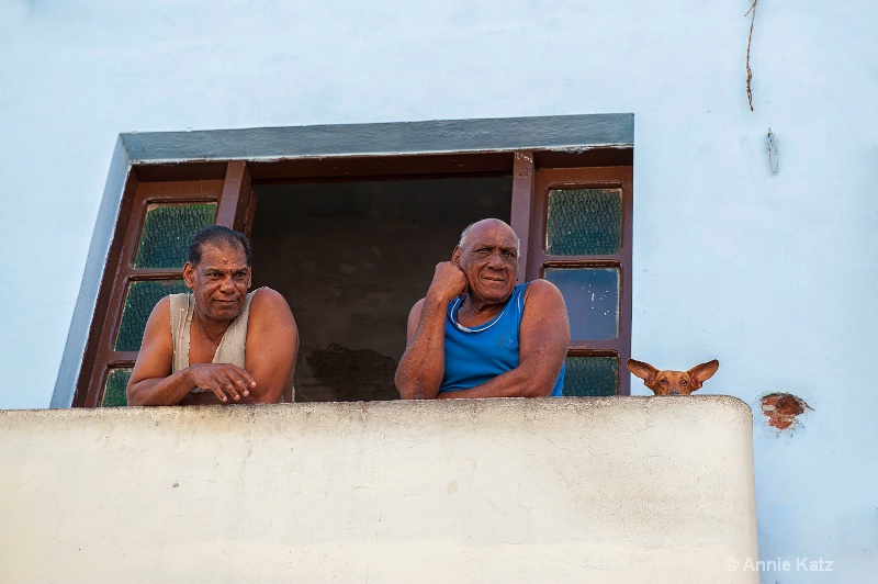 two men   a dog - ID: 15076791 © Annie Katz