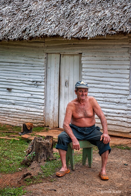 man in the country - ID: 15076819 © Annie Katz