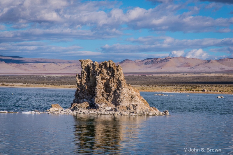 mono lake-8161 - ID: 15083507 © John S. Brown