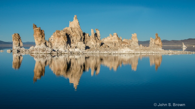 mono lake-9979 - ID: 15083513 © John S. Brown