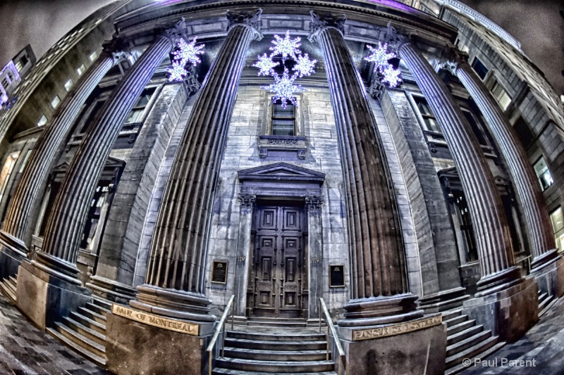 The Old Montreal Bank - ID: 15084205 © paul parent