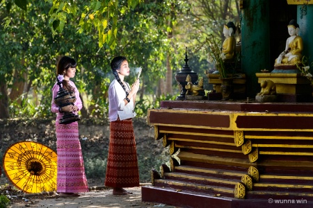 praying Buddha