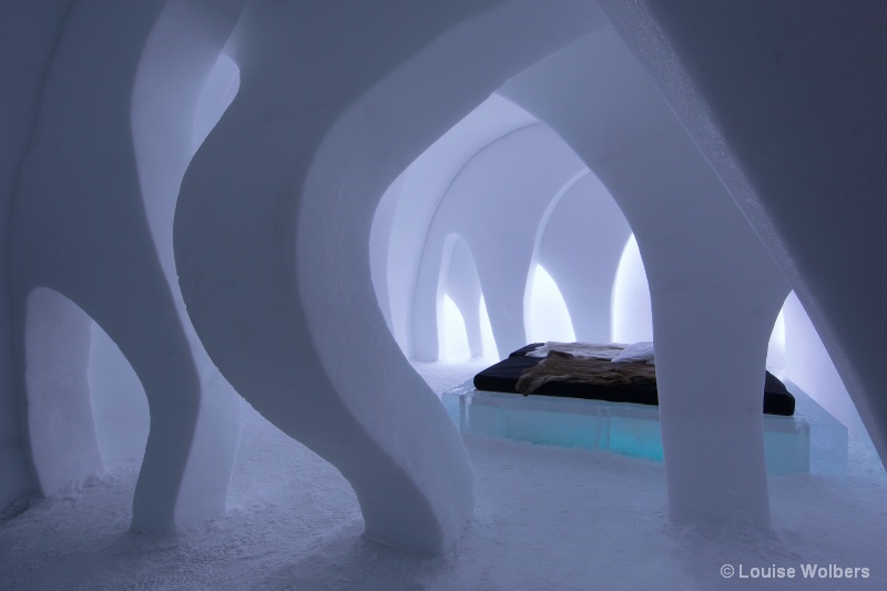 Ice Hotel Curves - ID: 15109879 © Louise Wolbers